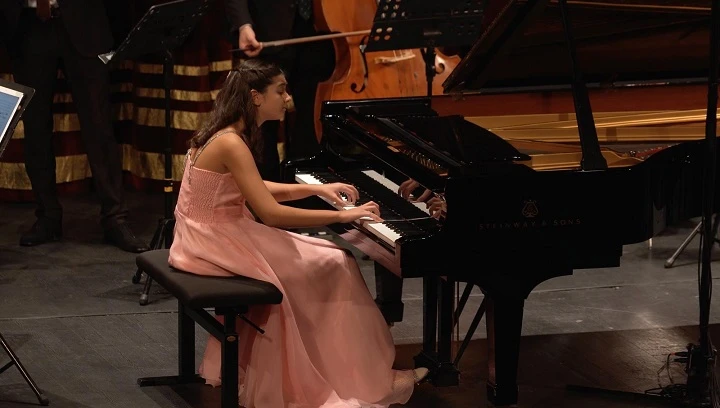 12 yaşındaki piyanist Elif Naz Ertuğrul, nisan ayında iki &ouml;nemli konserde sahne alacak