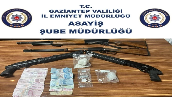 216 gram metamfetamin ve 4 adet ruhsatsız t&uuml;fek ele ge&ccedil;irildi