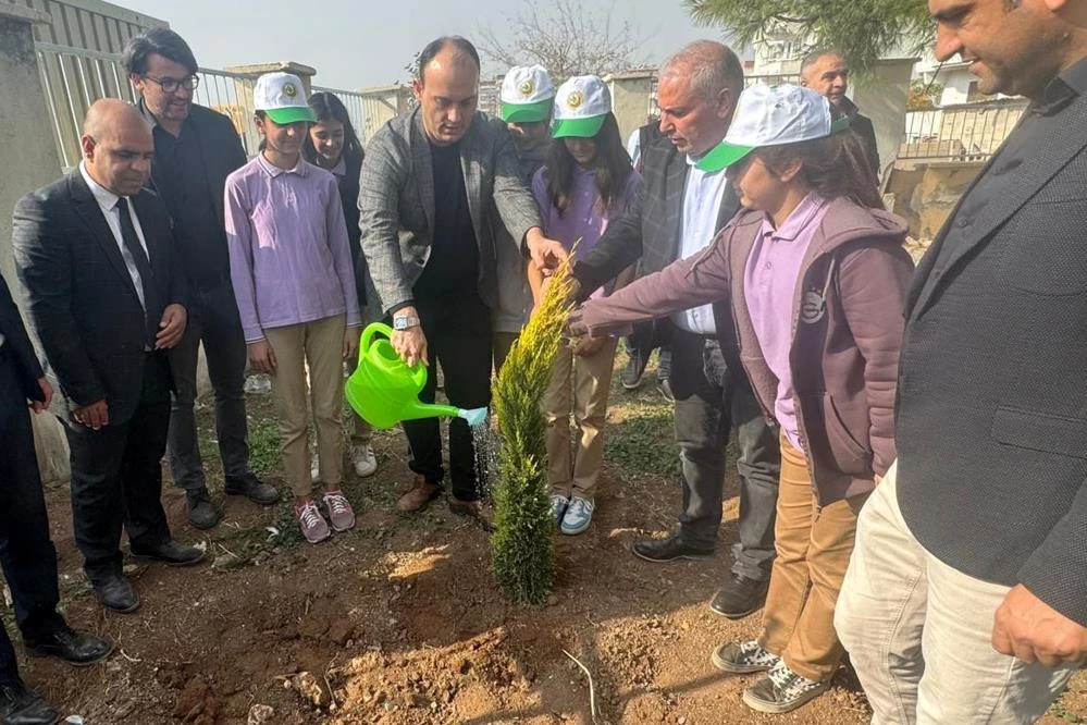 Araban&rsquo;da Cumhuriyet&rsquo;in 102. yılı i&ccedil;in 102 fidan dikildi