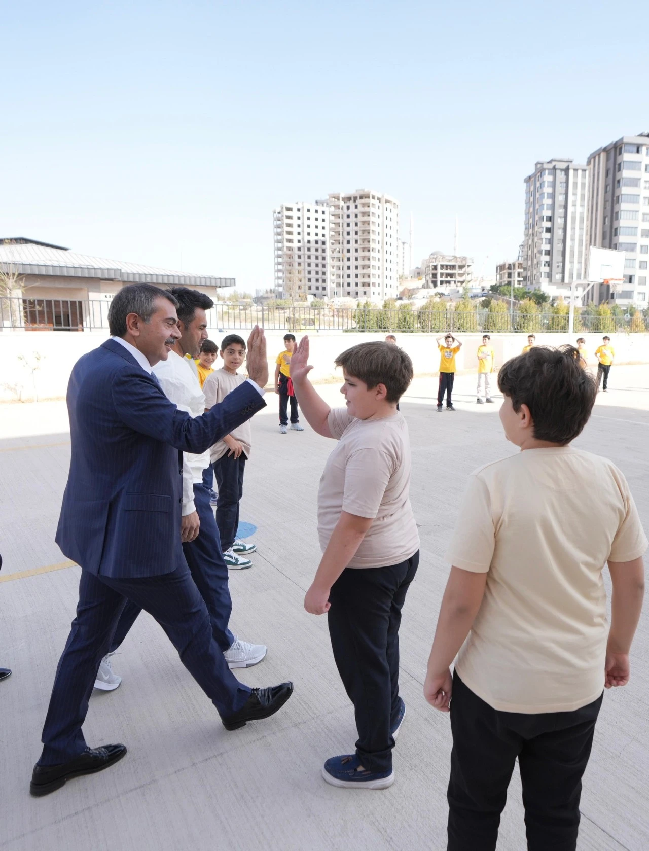 BAKAN TEKİN&rsquo;DEN GAZİANTEP&rsquo;TE S&Uuml;RPRİZ OKUL ZİYARETİ