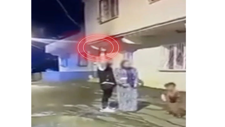 &Ccedil;ocuğun yanında silahla havaya ateş eden şahıs yakalandı