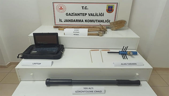 define bulmak amacıyla ka&ccedil;ak kazı yapan 9 şahıs su&ccedil;&uuml;st&uuml; yakalandı
