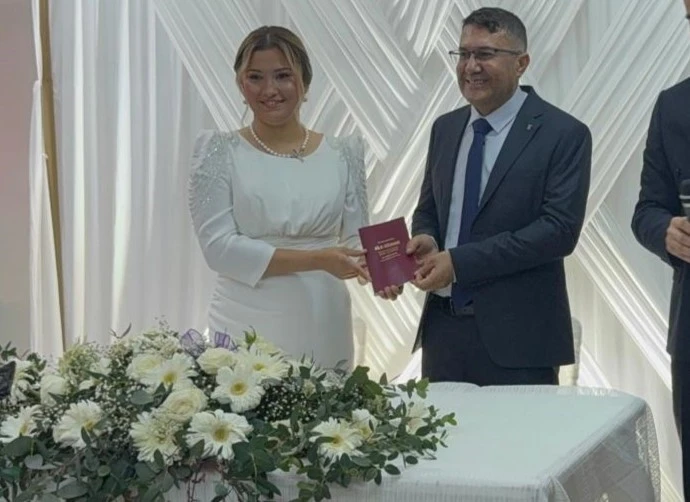 Depremde ailelerini kaybeden 2 öğretmen, ikinci bahara 'evet' dedi