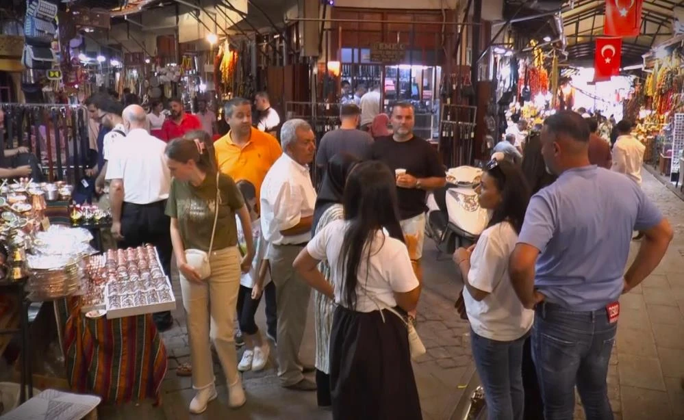 Esnafın d&ouml;rt g&ouml;zle beklediği gurbet&ccedil;iler gelmeye başladı