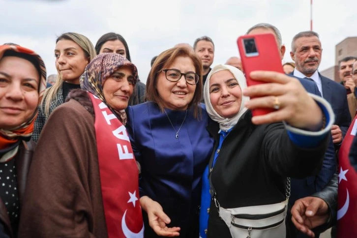 Fatma Şahin’e coşkulu karşılama