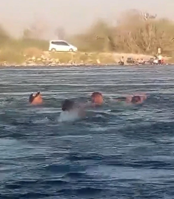 Fırat Nehri'nde 3 kişi boğulmaktan son anda kurtardı