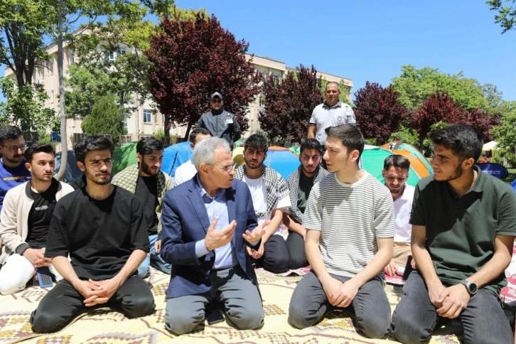 GAÜN’de GAZZE'ye destek amacıyla oturma eylemi düzenlendi