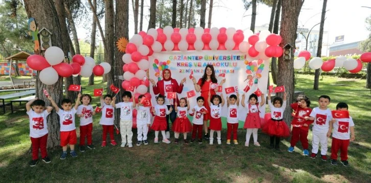 GAÜN’lü minikler 23 Nisan’ı coşkuyla kutladı