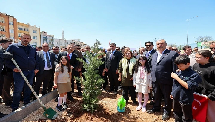 GAZİANTEP B&Uuml;Y&Uuml;KŞEHİR&rsquo;DEN 23 NİSAN&rsquo;A &Ouml;ZEL FİDAN DİKİM T&Ouml;RENİ