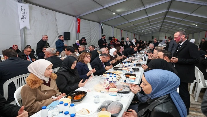 GAZİANTEP B&Uuml;Y&Uuml;KŞEHİR&rsquo;DEN HALEP&rsquo;TE 10 BİN KİŞİLİK İFTAR