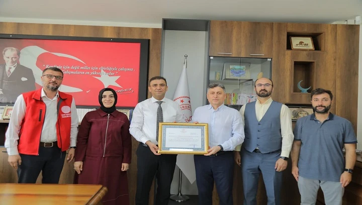 Gaziantep İl Milli Eğitim M&uuml;d&uuml;rl&uuml;ğ&uuml;&rsquo;ne &ldquo;Beslenme Dostu ve Fiziksel Aktiviteyi Destekleyen İş Yeri&rdquo; Belgesi