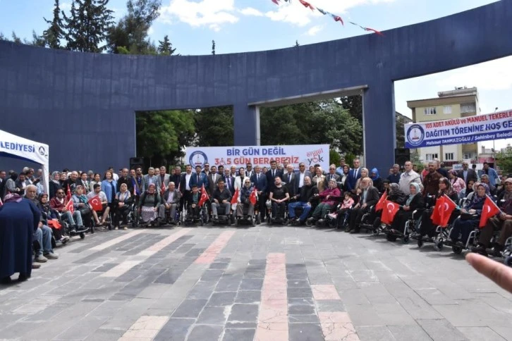Gaziantep'te 103 engelliye akülü ve manuel tekerlekli sandalye dağıtıldı