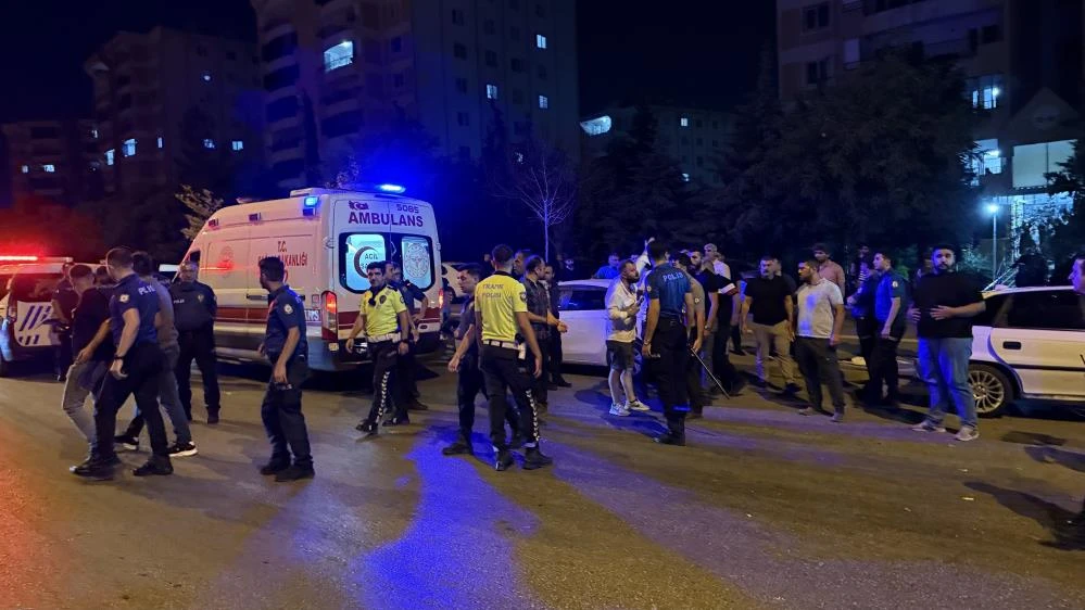 Gaziantep'te 3 otomobilin karıştığı kazada ortalık savaş alanına döndü