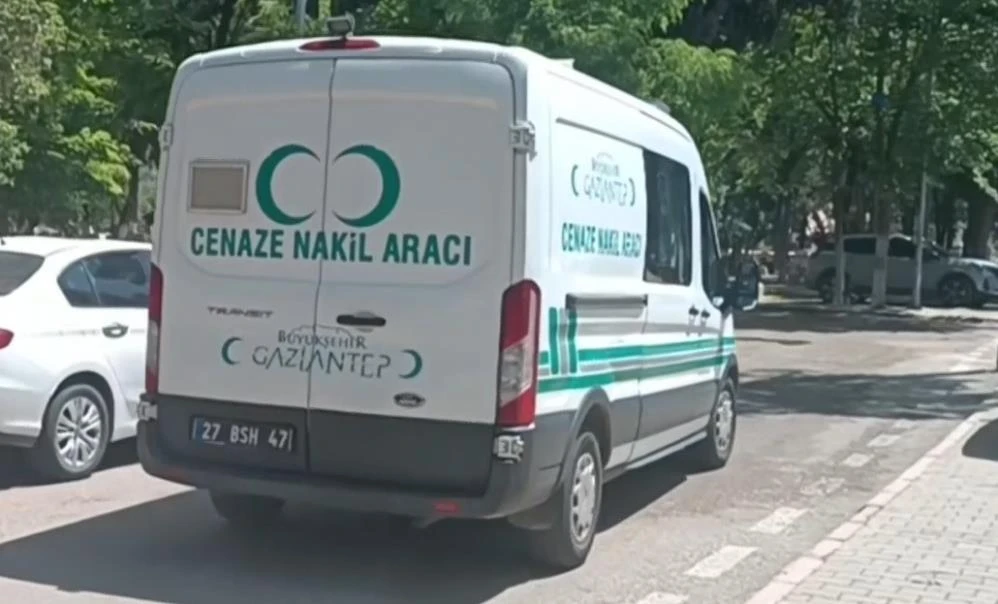 Gaziantep'te arkadaşı tarafından bı&ccedil;aklanan 13 yaşındaki &ccedil;ocuk kurtarılamadı