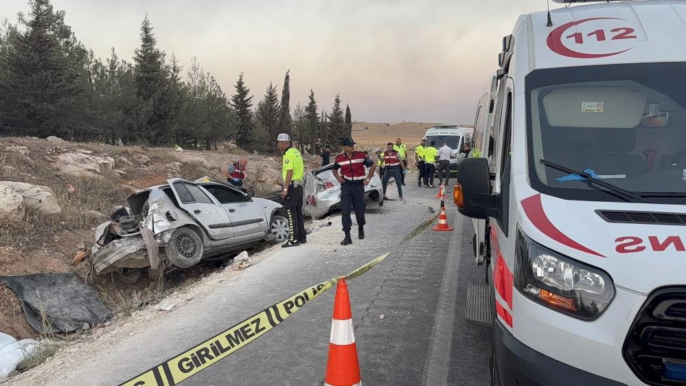 Gaziantep&rsquo;te iki otomobil &ccedil;arpıştı: 3 &ouml;l&uuml;, 3 yaralı