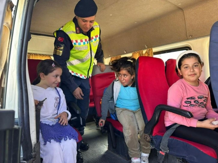 Gaziantep'te jandarma okul servis araçlarını denetledi