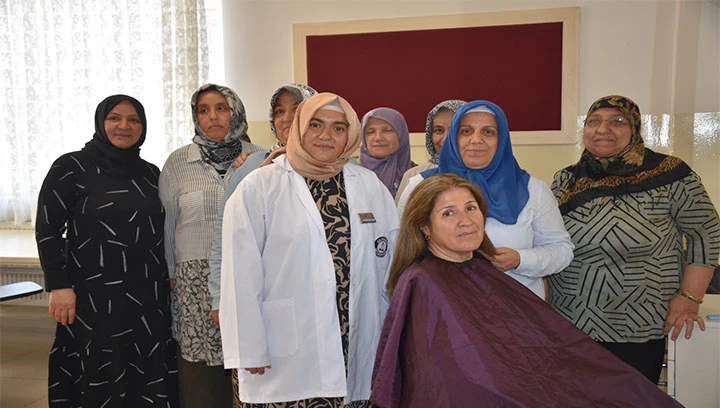 Gaziantep'te kadınlar Binevler Sosyal Tesisi'nde meslek &ouml;ğreniyor