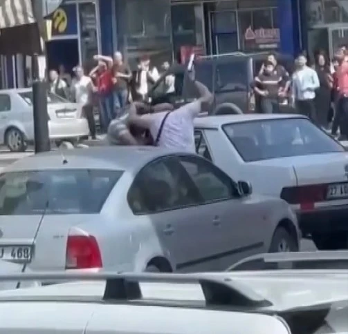Gaziantep'te pes dedirten kavga: Sokak ortasında öldüresiye darp
