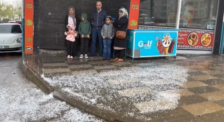 Gaziantep'te sağanak ve dolu yağışı etkili oluyor