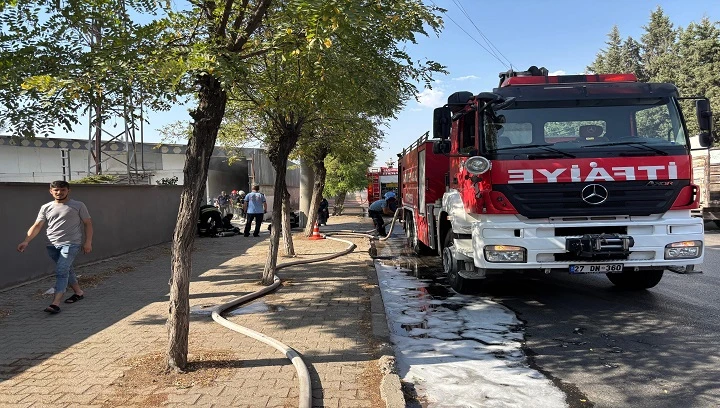 Gaziantep'te tekstil fabrikasında &ccedil;ıkan yangın s&ouml;nd&uuml;r&uuml;ld&uuml;