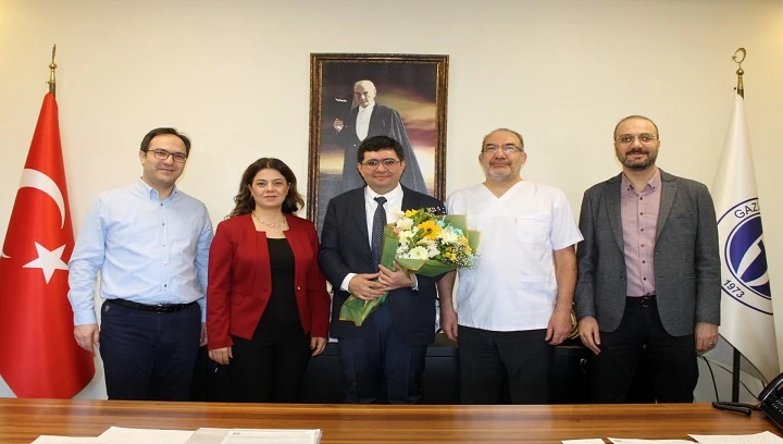Gaziantep &Uuml;niversitesi (GA&Uuml;N) Hastanesi&rsquo;nde g&ouml;rev yapan Prof. Dr. Ahmet Uluşan&rsquo;ın Gaziantep Şehir Hastanesi&rsquo;ne Başhekim olarak atanması dolayısıyla veda t&ouml;reni d&uuml;zenlendi