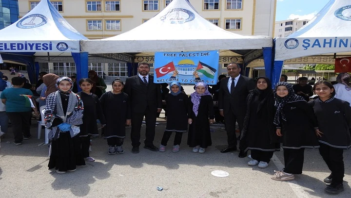 Gazze yararına hayır çarşısı kuruldu