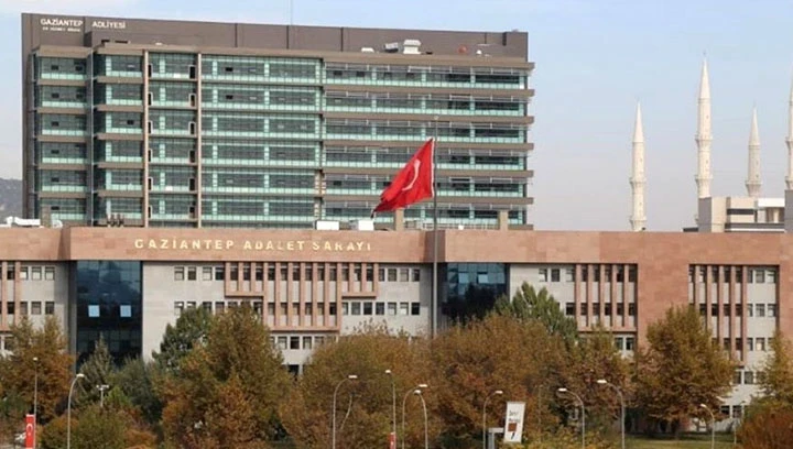 Gece kul&uuml;b&uuml;nde 2 kişiyi &ouml;ld&uuml;ren sanığın yargılanmasına devam edildi