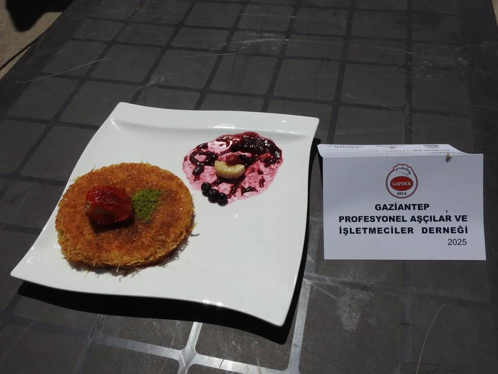 Geleceğin şefleri yemek yarışmasında hünerlerini sergiledi