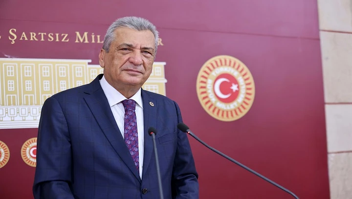 Hasan &Ouml;zt&uuml;rkmen, &ccedil;ift&ccedil;iye &lsquo;kredi&rsquo; darbesine tepki g&ouml;sterdi