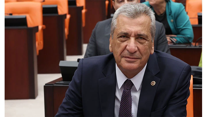 Hasan &Ouml;zt&uuml;rkmen, yapı kayıt mağduriyetini Meclis g&uuml;ndemine taşıdı