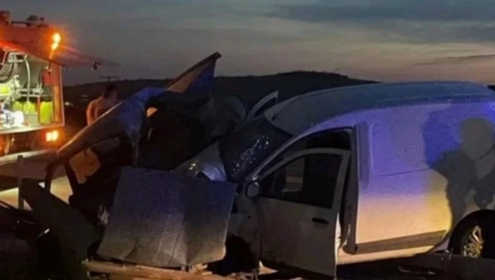 iki araç kafa kafaya çarpıştı: 1 ölü, 2 yaralı