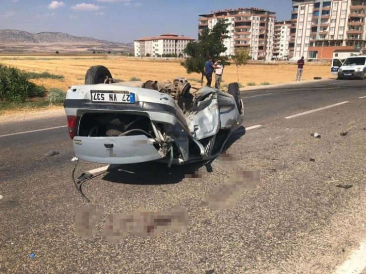 iki araç kafa kafaya çarpıştı: 4'ü ağır 7 yaralı