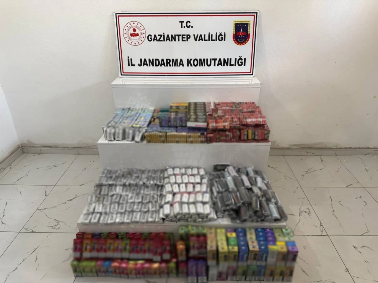 JANDARMADAN 2 MİLYON DEĞERİNDE KAÇAK ELEKTRONİK SİGARA OPERASYONU