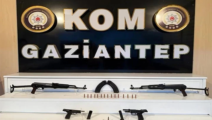  ka&ccedil;ak silahları toprağa g&ouml;men 2 ş&uuml;pheli tutuklandı