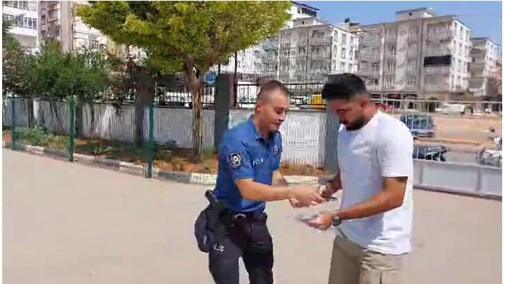 Kimliğini kaybeden öğrenci nüfus müdürlüğünden getirilen evrakla sınava yetişti