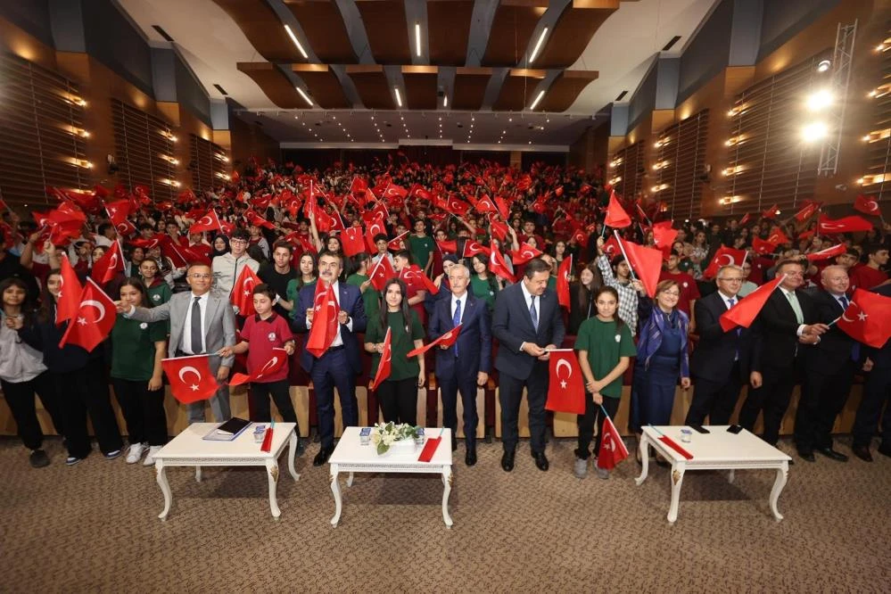 Milli Eğitim Bakanı Yusuf Tekin: "Kendi değerlerimize uygun, m&uuml;fredatımızı revize ettik"