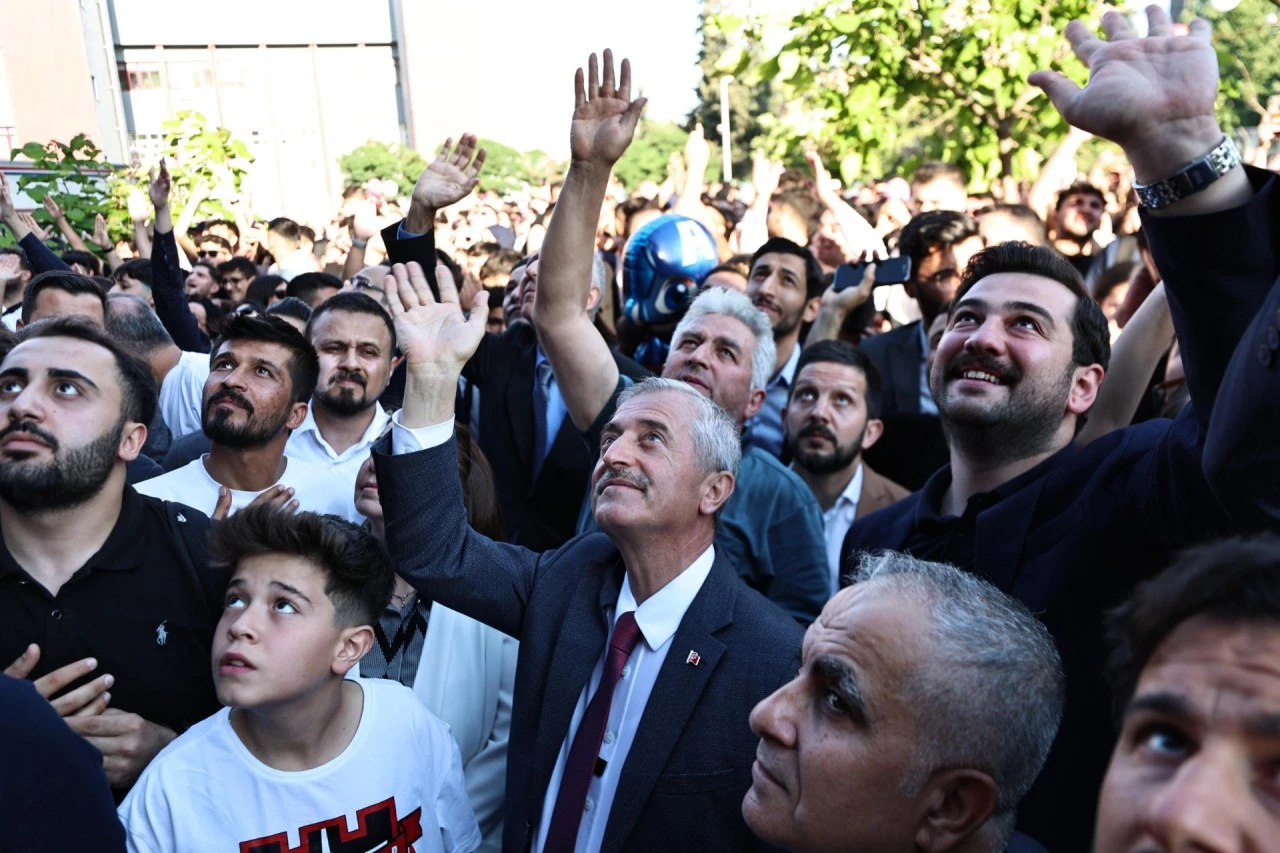 BAŞKAN TAHMAZOĞLU ELİF AZRA’YI YALNIZ BIRAKMADI