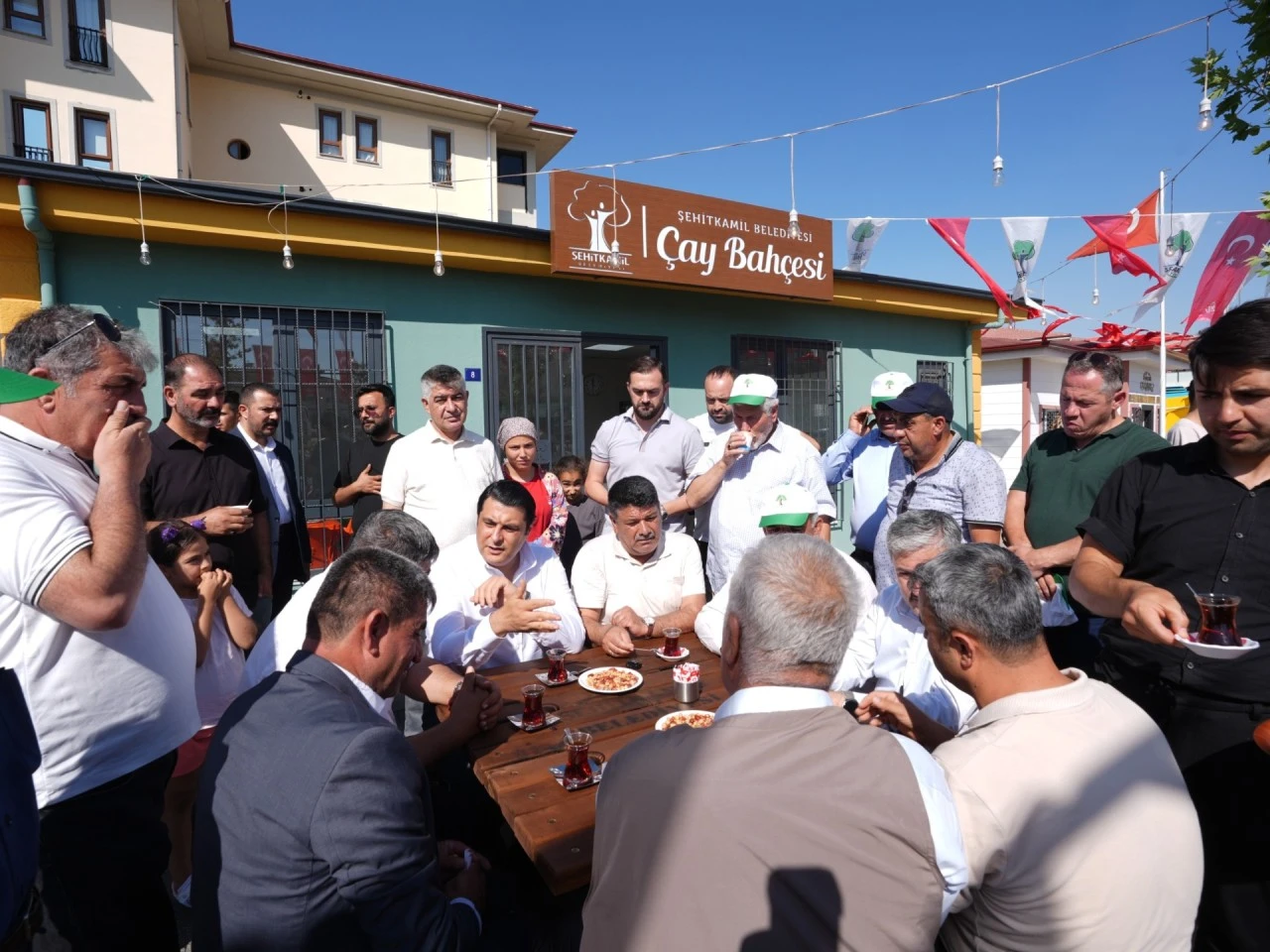 BAŞKAN YILMAZ, KUZEYŞEHİR ÇAY BAHÇESİ’Nİ HİZMETE AÇTI
