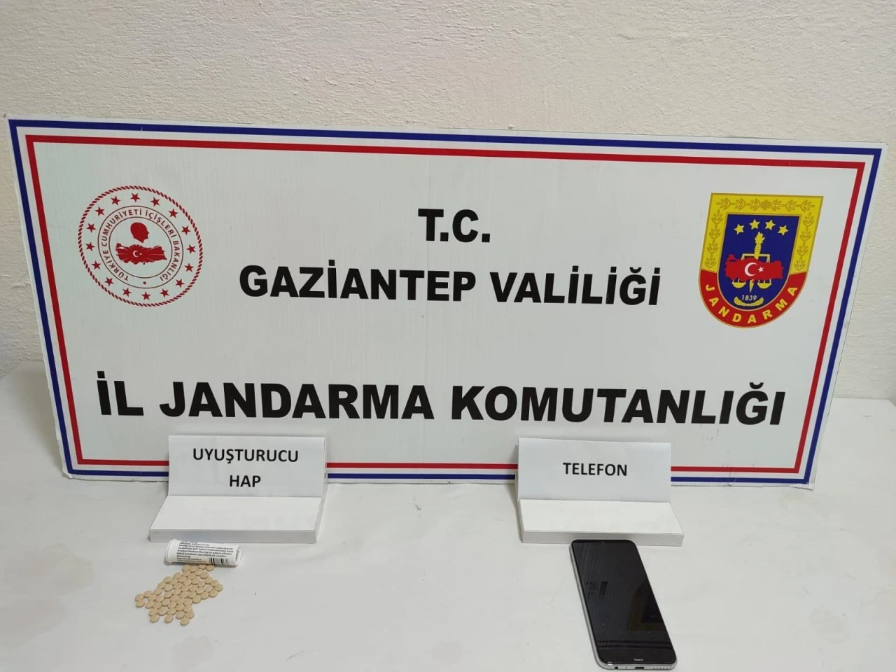 UYUŞTURUCU TACİRİNE JANDARMA BASKINI