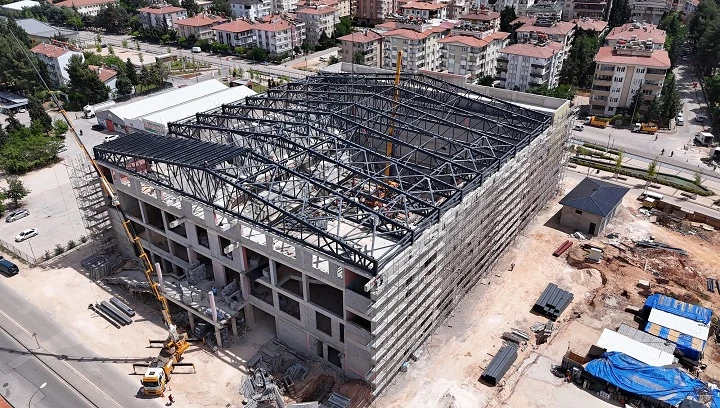 GAZİANTEP’İN YENİ SPOR ÜSSÜ: KAMİL OCAK KAPALI SPOR SALONU YÜKSELİYOR