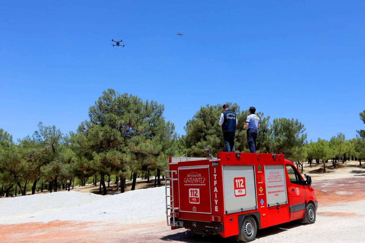 BÜYÜKŞEHİR İTFAİYESİ'NDEN TERMAL DRONE İLE YANGIN NÖBETİ
