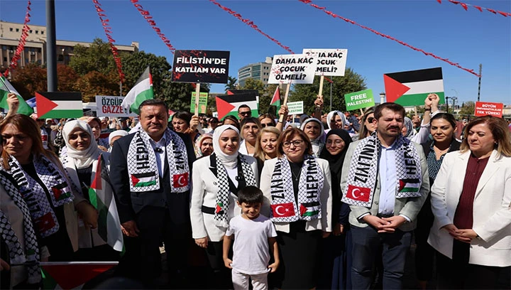 GAZİANTEP&rsquo;TE &ldquo;GAZZE İ&Ccedil;İN SESSİZ &Ccedil;IĞLIK&rdquo; MEYDANLARDA YANKILANDI