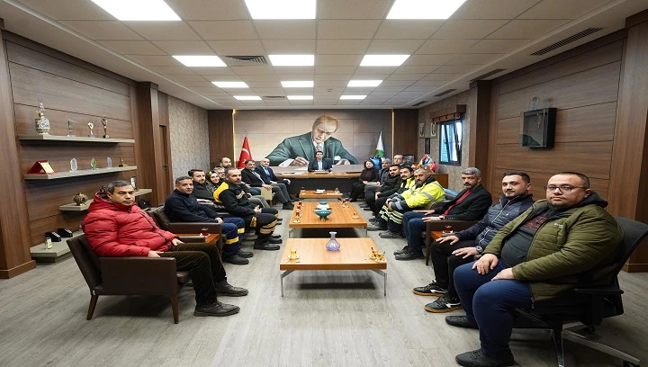 BAŞKAN YILMAZ&rsquo;DAN KAR MESAİSİNE ANLAMLI TEŞEKK&Uuml;R