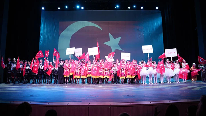 ŞEHİTKAMİL&rsquo;DE 29 EKİM COŞKUSU CUMHURİYET DANSI İLE TA&Ccedil;LANDI
