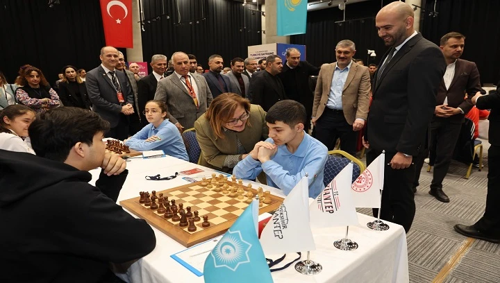  T&Uuml;RK D&Uuml;NYASININ İLK SATRAN&Ccedil; BULUŞMASI