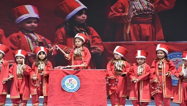 MİNİK MEHTERANLAR ŞAHİNBEY ER MEYDANI&rsquo;NDA ALKIŞLANDI