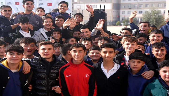 BAŞKAN YILMAZ GEN&Ccedil;LERLE BİR ARADA