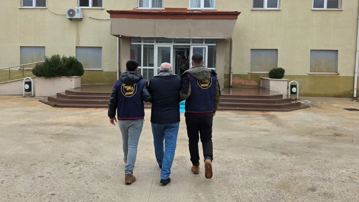 50 YIL KESİNLEŞMİŞ HAPİS CEZASIYLA ARANAN ŞAHIS JASAT&rsquo;TAN KA&Ccedil;AMADI