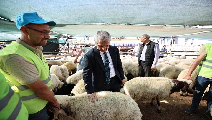 BAŞKAN TAHMAZOĞLU&rsquo;NDAN VATANDAŞIN Y&Uuml;Z&Uuml;N&Uuml; G&Uuml;LD&Uuml;REN A&Ccedil;IKLAMA