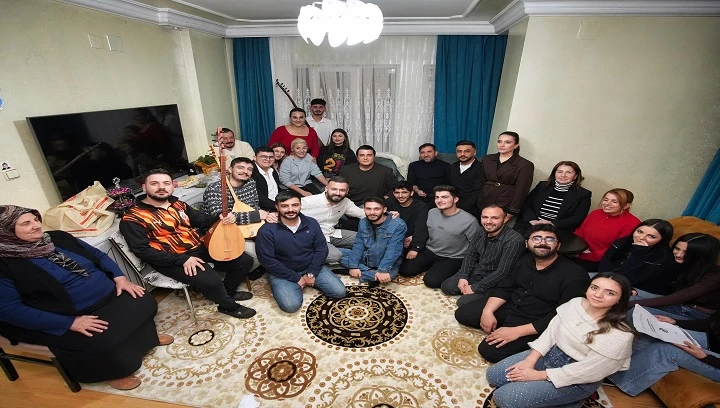 BAŞKAN YILMAZ&rsquo;DAN &Ouml;ĞRENCİ EVİNE ZİYARET